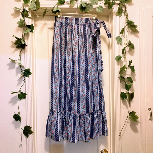 Vintage long floral apron
